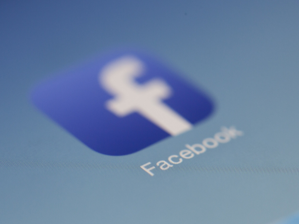 Creating Attractive Customize Facebook Covers